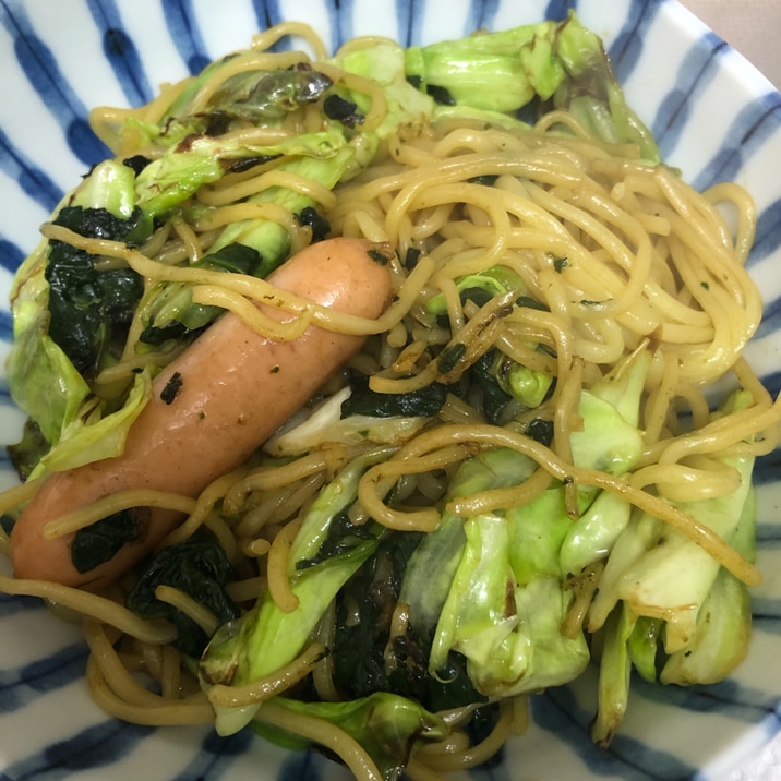 ごま油香るキャベツとほうれん草の焼きそば